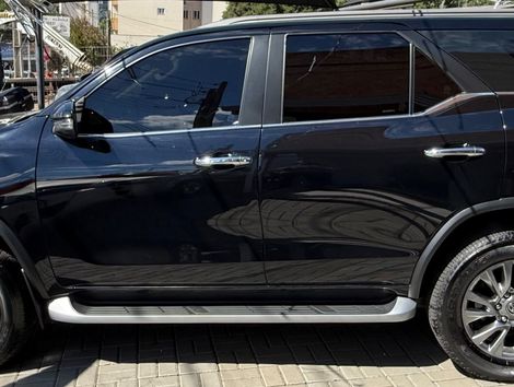 Toyota Hilux SW4 SRX 4x4 2.8 TDI 16V Dies. Aut.