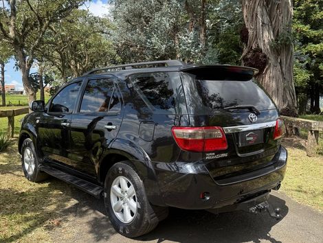 Toyota Hilux SW4 SRV D4-D 4x4 3.0 TDI Dies. Aut