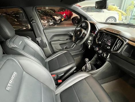 Fiat Strada Volcano 1.3 Flex 8V CD