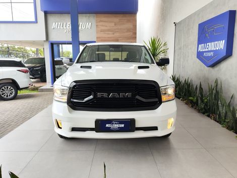 RAM Classic Tribute Black 500 EFI