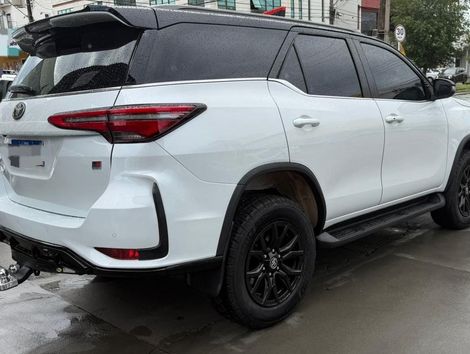 Toyota Hilux SW4 GRS 2.8 TB 4x4 Diesel Aut.