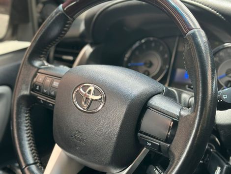 Toyota Hilux SW4 SR 4x2 2.7/ 2.7 Flex 16V Aut.