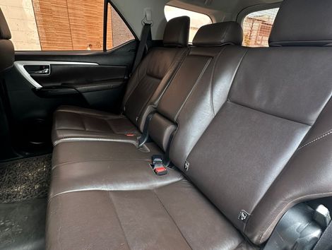 Toyota Hilux SW4 SR 4x2 2.7/ 2.7 Flex 16V Aut.