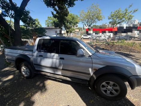 Mitsubishi L200 OUTDOOR HPE 2.5 4x4 CD T.Dies. Mec.