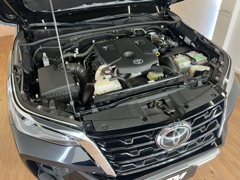 Toyota Hilux SW4 SRX 4x4 2.8 TDI 16V Dies. Aut.