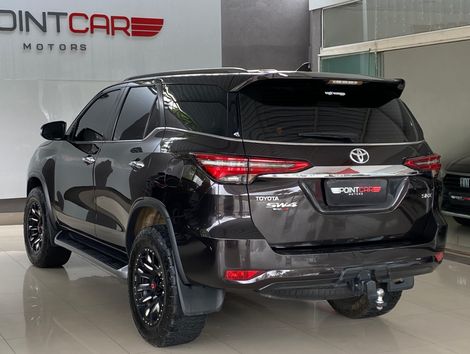 Toyota Hilux SW4 SRX 4x4 2.8 TDI 16V Dies. Aut.