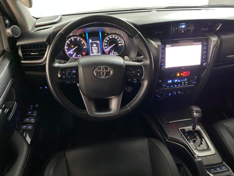 Toyota Hilux SW4 SRX 4x4 2.8 TDI 16V Dies. Aut.