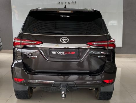 Toyota Hilux SW4 SRX 4x4 2.8 TDI 16V Dies. Aut.