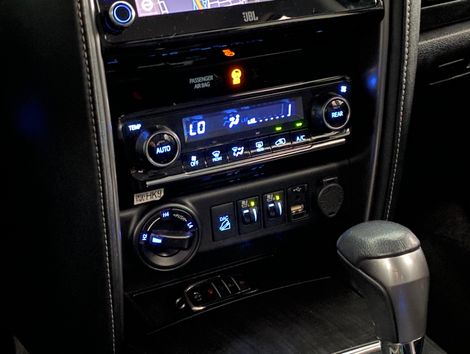 Toyota Hilux SW4 SRX 4x4 2.8 TDI 16V Dies. Aut.