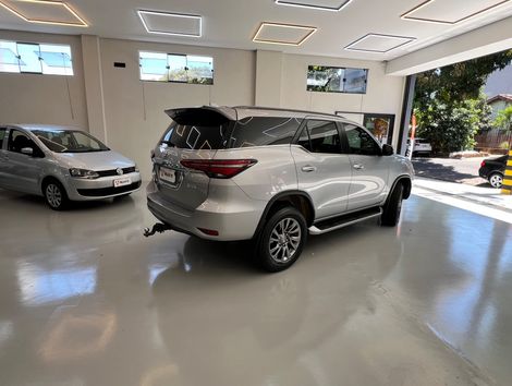 Toyota Hilux SW4 SRX 4x4 2.8 TDI 16V Dies. Aut.