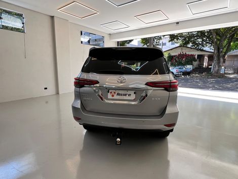 Toyota Hilux SW4 SRX 4x4 2.8 TDI 16V Dies. Aut.