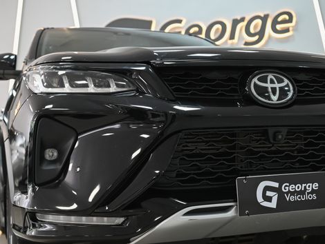 Toyota Hilux SW4 Diamond 2.8 TB 4x4 Die. Aut.