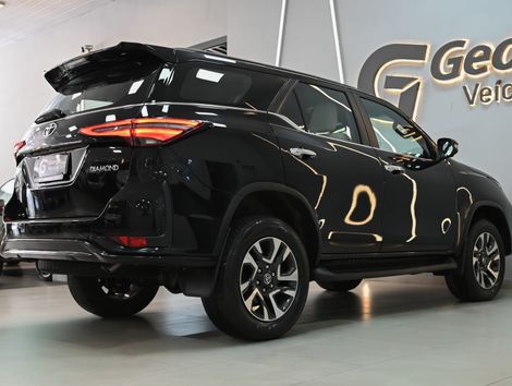 Toyota Hilux SW4 Diamond 2.8 TB 4x4 Die. Aut.