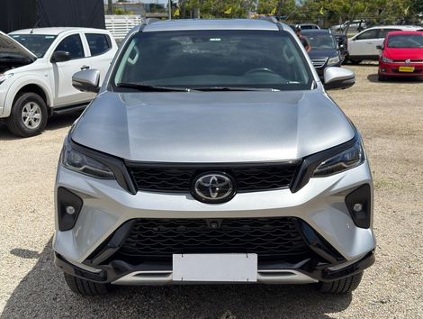 Toyota Hilux SW4 SRX 4x4 2.8 TDI 16V Dies. Aut.