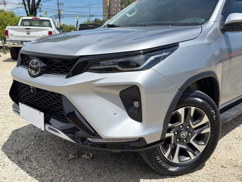 Toyota Hilux SW4 SRX 4x4 2.8 TDI 16V Dies. Aut.