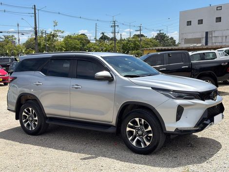 Toyota Hilux SW4 SRX 4x4 2.8 TDI 16V Dies. Aut.