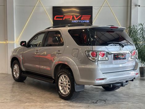 Toyota Hilux SW4 SRV D4-D 4x4 3.0 TDI Dies. Aut