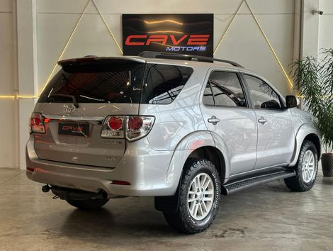 Toyota Hilux SW4 SRV D4-D 4x4 3.0 TDI Dies. Aut