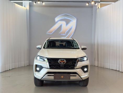 Toyota Hilux SW4 SRX 4x4 2.8 TDI 16V Dies. Aut.