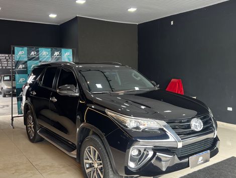 Toyota Hilux SW4 SRX 4x4 2.8 TDI 16V Dies. Aut.