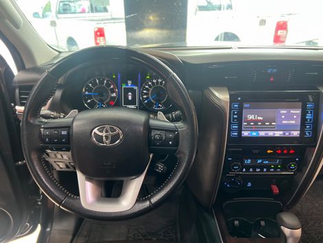 Toyota Hilux SW4 SRX 4x4 2.8 TDI 16V Dies. Aut.