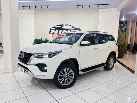 Toyota Hilux SW4 SRX 4x4 2.8 TDI 16V Dies. Aut.