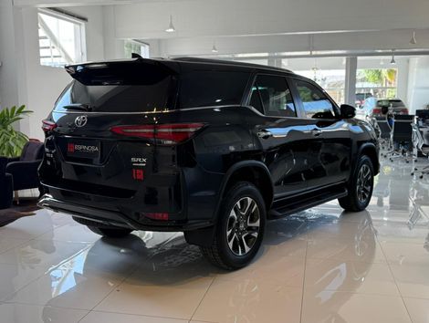 Toyota Hilux SW4 SRX Plat. 4x4 2.8 TB Die. Aut.