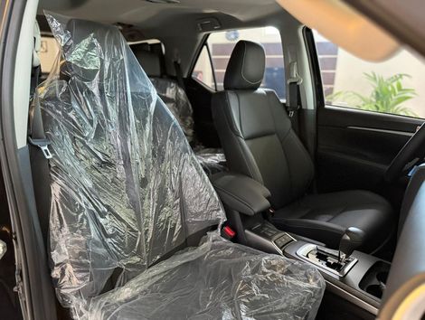 Toyota Hilux SW4 SRX Plat. 4x4 2.8 TB Die. Aut.