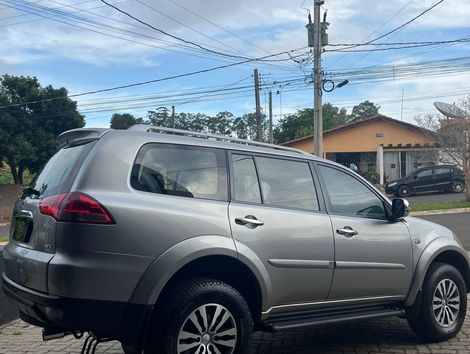 Mitsubishi Pajero HPE 3.2 4x4 T.I. Dies. 5p Aut.