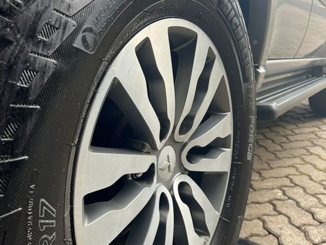 Mitsubishi Pajero HPE 3.2 4x4 T.I. Dies. 5p Aut.