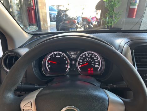 Nissan VERSA SV 1.6 16V FlexStart 4p Mec.