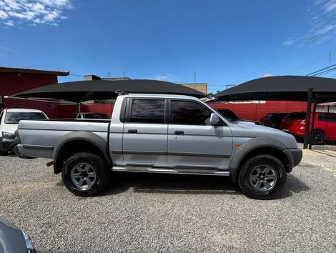 Mitsubishi L200 OUTDOOR HPE 2.5 4x4 CD T.Dies. Mec.