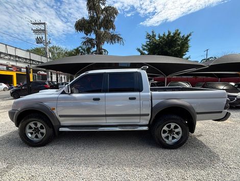 Mitsubishi L200 OUTDOOR HPE 2.5 4x4 CD T.Dies. Mec.