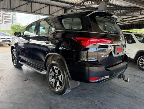 Toyota Hilux SW4 SRX Diamo. 4x4 2.8 TB Die Aut.