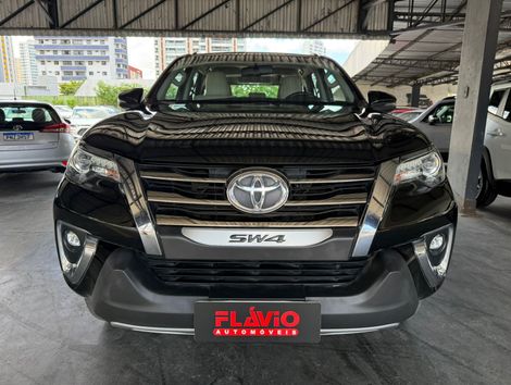Toyota Hilux SW4 SRX Diamo. 4x4 2.8 TB Die Aut.