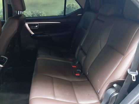 Toyota Hilux SW4 SRX 4x4 2.8 TDI 16V Dies. Aut.