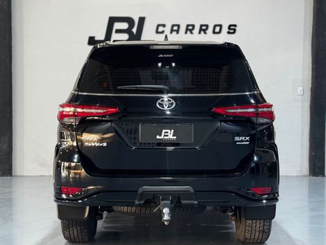 Toyota Hilux SW4 SRX Plat. 4x4 2.8 TB Die. Aut.