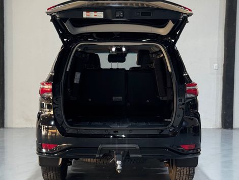 Toyota Hilux SW4 SRX Plat. 4x4 2.8 TB Die. Aut.