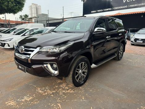 Toyota Hilux SW4 SRX 4x4 2.8 TDI 16V Dies. Aut.