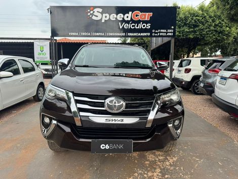 Toyota Hilux SW4 SRX 4x4 2.8 TDI 16V Dies. Aut.