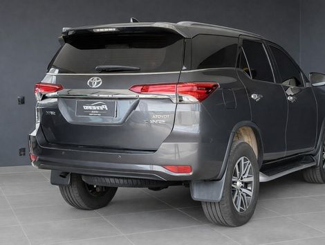 Toyota Hilux SW4 SRX 4x4 2.8 TDI 16V Dies. Aut.