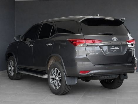 Toyota Hilux SW4 SRX 4x4 2.8 TDI 16V Dies. Aut.