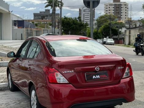 Nissan VERSA SV 1.6 16V FlexStart 4p Aut.