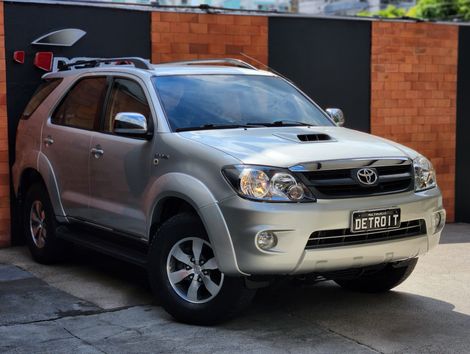 Toyota Hilux SW4 SRV D4-D 4x4 3.0 TDI Dies. Aut