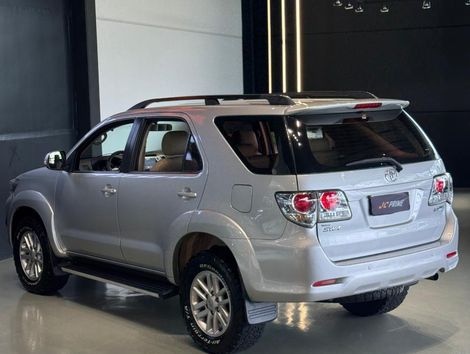 Toyota Hilux SW4 SR 4x2 2.7/ 2.7 Flex 16V Aut.