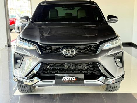 Toyota Hilux SW4 Diamond 2.8 TB 4x4 Die. Aut.