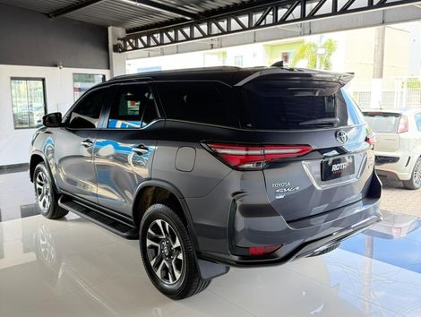 Toyota Hilux SW4 Diamond 2.8 TB 4x4 Die. Aut.