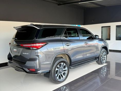 Toyota Hilux SW4 Diamond 2.8 TB 4x4 Die. Aut.