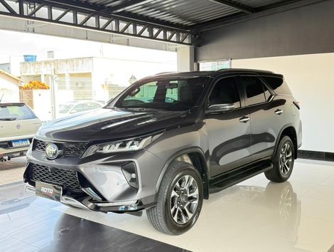 Toyota Hilux SW4 Diamond 2.8 TB 4x4 Die. Aut.