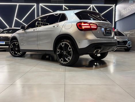 Mercedes GLA 200 Night 1.6. TB 16V Flex Aut.